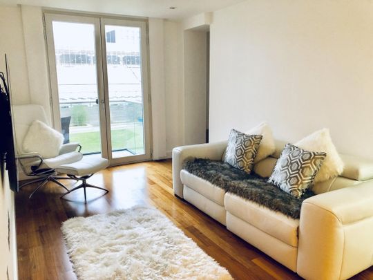 The Hayes, CARDIFF - Photo 1