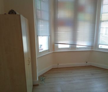 Studio Flat, Cranwich Road, N16 - Photo 1