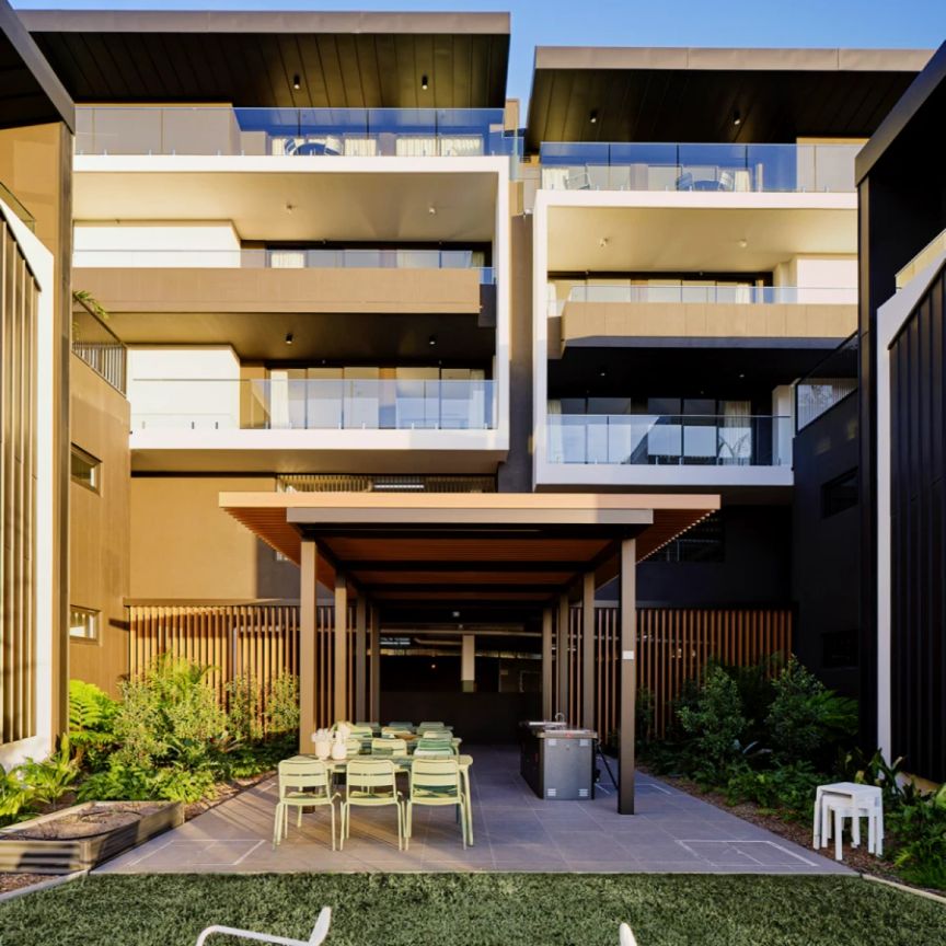 Furnished 3 Bedroom Apartment - Photo 1