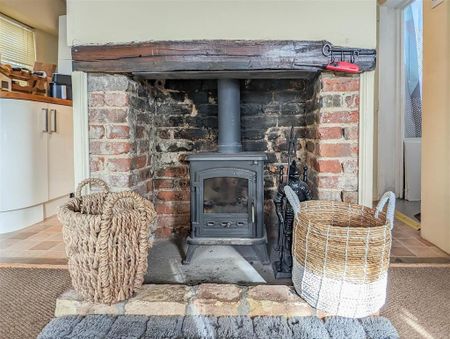 2 bedroom semi-detached house to rent - Photo 3