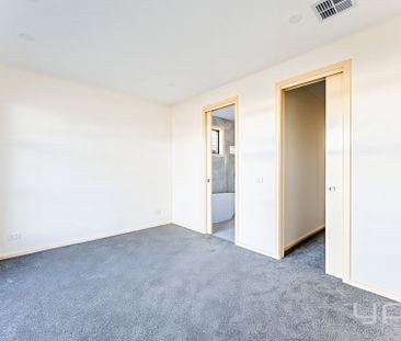 Brand New Family Home!! - Photo 4