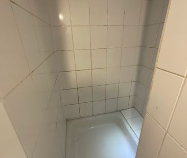 Frisch renoviert in Ihre eigene 2 Zimmerwohnung - Photo 4