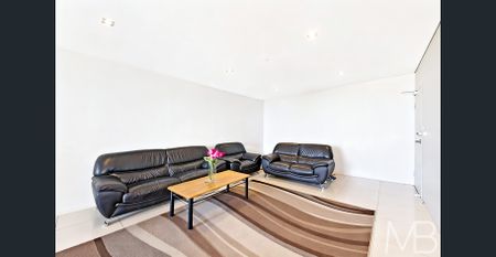 SPACIOUS URBAN LIVING WITH CITY VIEWS - Photo 2