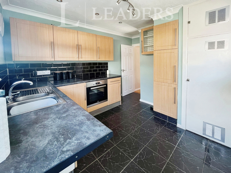 2 bedroom house to rent Jubilee Avenue, Clacton-on-Sea, CO16 - Photo 5