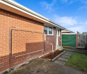 LARGE VILLA, MAKE THIS YOUR HOME - Photo 4