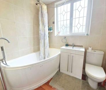 Westland Avenue, Hornchurch, RM11 - Photo 5