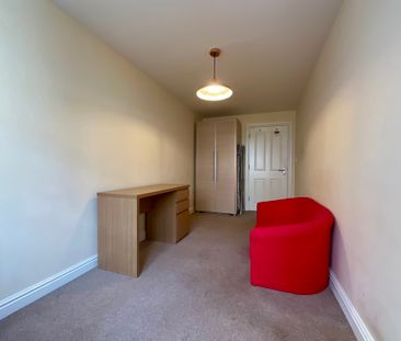 2 bedroom Apartment to let - Photo 6