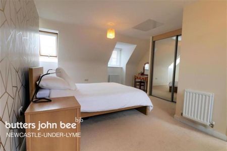 4 bedroom semi-detached house to rent - Photo 5