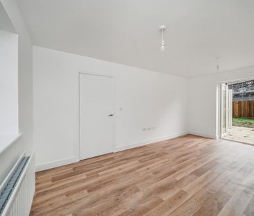 4 bedroom detached house to rent - Photo 2