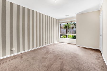 2/50 Thackeray Road, Reservoir VIC 3073 - Photo 2