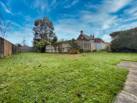 4 bedroom detached house to rent - Photo 3