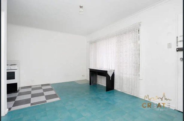 “PERFECT HOME IN ALBION” - Photo 1