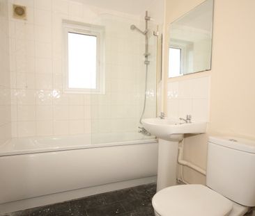 Ascot Court, Aldershot - Photo 3