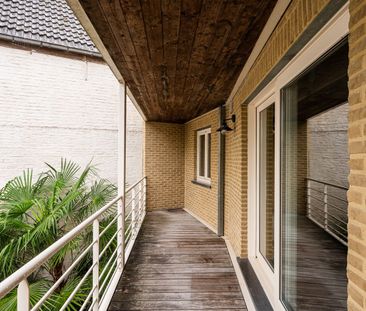 Sfeervol appartement te huur in het hart van Eeklo - Photo 3