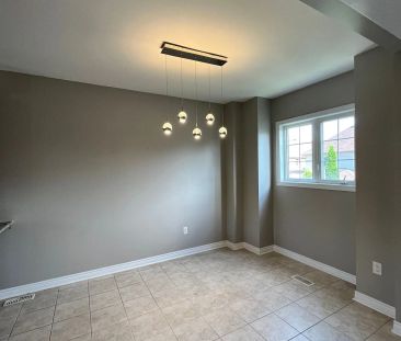 Condo Townhouse For Lease | N9294960 - Photo 2