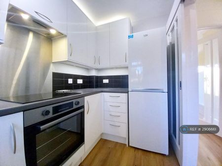 2 bedroom terraced house to rent - Photo 3