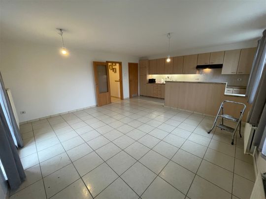 Gunstig gelegen 3 slaapkamer duplex appartement met garage. - Photo 1