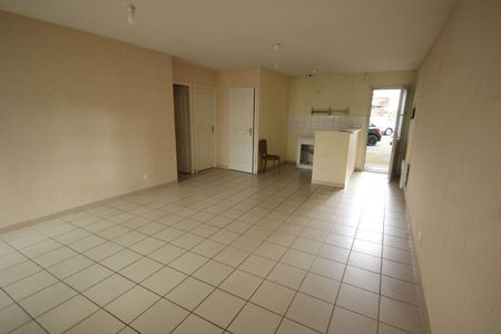 Location Appartement 3 pièces 56m² ORTHEZ 64300 - Photo 2