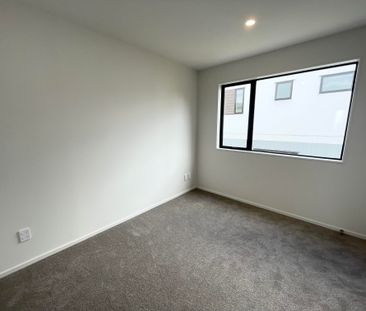 Handy location in Massey - "First weeks rent free" - Photo 1