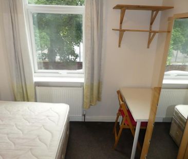 4 bedroom terraced house to rent - Photo 3