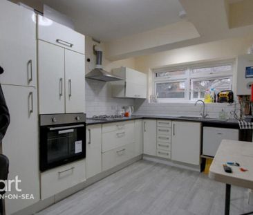 2 bedroom apartment to rent - Photo 4