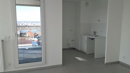 location Appartement F4 DE 84.7m² À VILLEURBANNE - Photo 2