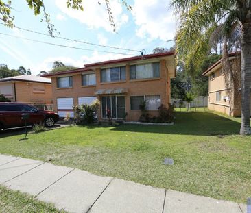 302 Broadwater Road, Mansfield QLD 4122 - House For Rent | Domain - Photo 4