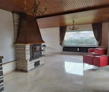 Villa met 4 slaapkamers, grote garage, veel parkeergelegenheid en e... - Photo 2