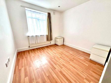 3 bedroom flat to rent - Photo 4