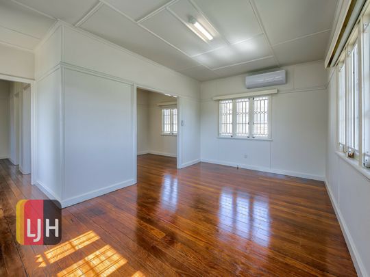 AIR CONDITIONED THREE BEDROOM HOUSE - Photo 1