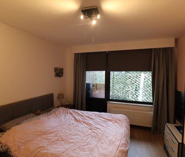 Een gerenoveerd appartement op de benedenverdieping rechts van de r... - Photo 3