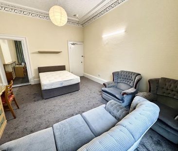 3 bedroom flat to rent - Photo 3