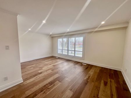 For Lease - 22 Frolick Crescent, Toronto, Ontario - Photo 2
