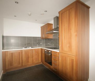 1 bedroom Flat To Let - Photo 3