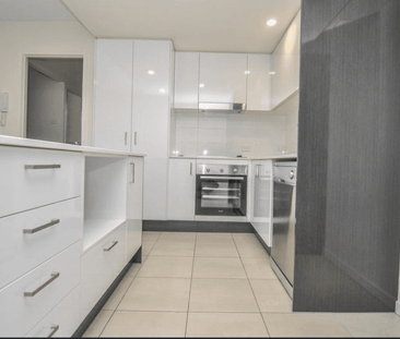 Modern Top-Floor Apartment with Stunning Sunset Views – Hope Island - Photo 4