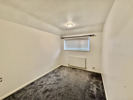 Detached 3-bed home on Links Close, Derby. lounge, conservatory, fitted kitchen, family bathroom, enclosed rear garden & driveway parking. Sought-after cul-de-sac near schools, shops & transport links. EPC D, Council Tax Band C. Available now, unfurnished, family friendly, early viewing advised. - Photo 4