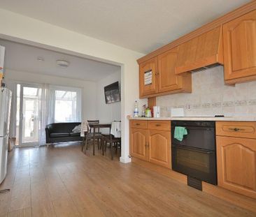 6 bedroom end of terrace house to rent - Photo 4