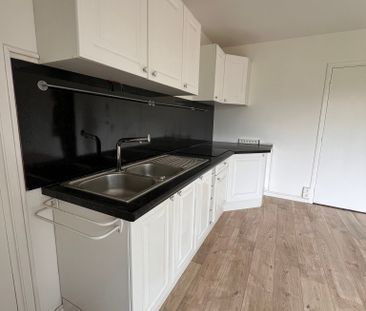 A louer Studio secteur St-Maur, 244 Av de la République. - Photo 2
