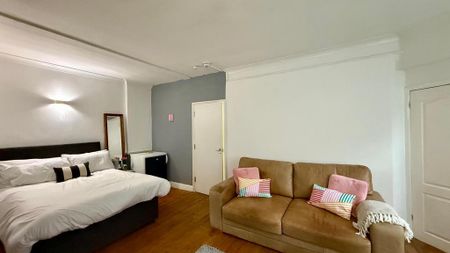 Studio to rent - Photo 2