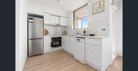 Fully renovated pad with Panoramic Ocean and District Views of Bondi Beach | Stunning communal rooftop & pool - Photo 5