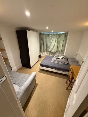 Room in a Shared Flat, Hartington Road, SW8 - Photo 1