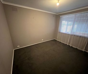 Vintage 3Br Home in Wyndham Vale! - Photo 3