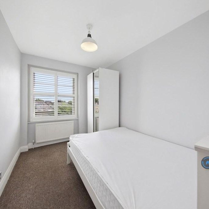 4 bedroom flat to rent - Photo 1