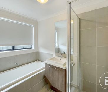 MODERN FOUR BEDROOM HOME IN DESIRED SUBURB - Photo 6