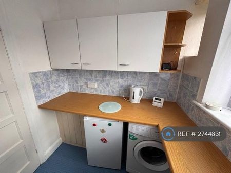 2 bedroom maisonette to rent - Photo 4