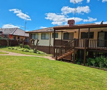 Large family home in a beautiful street - Photo 6