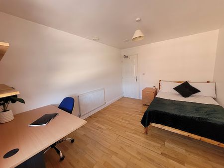 Room 8 Available, 12 Bedroom House, Willowbank Mews – Student Accommodation Coventry - Photo 2