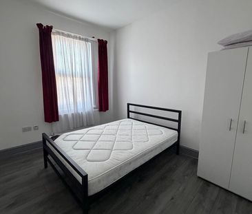 Room in a Shared House, Erskine Road, E17 - Photo 3
