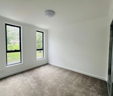 Stunning 4-Bedroom Duplex – Modern Luxury in a Prime Riverstone Loc... - Photo 3