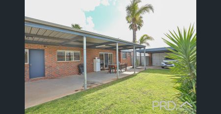 3 BEDROOM FAMILY HOME - Photo 4